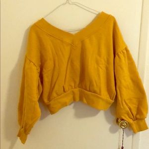 Crop top pullover shirt